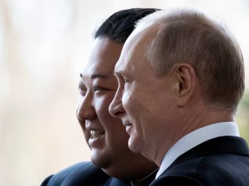 Vladimir Putin junto con el líder norcoreano Kim Jong Un.