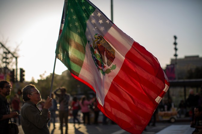 Marcha a favor de los migrantes en Los Angeles. (Foto: David McNew/Getty Images)