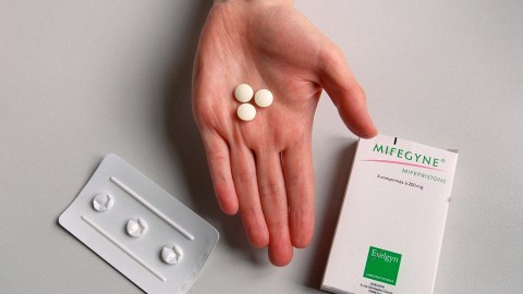 Las pastillas adquiridas por la madre no son recetadas por los médicos luego de que el embarazo ha llegado a las 10 semanas.
