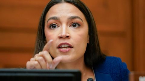 Congresista demócrata Alexandria Ocasio-Cortez culpó a las sanciones "diseñadas" por Marco Rubio de la llegada masiva de venezolanos a EE.UU.