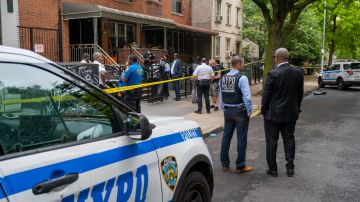 El Departamento de Policía de Nueva York está llenado el barrio de recursos, con la esperanza de reducir la violencia.