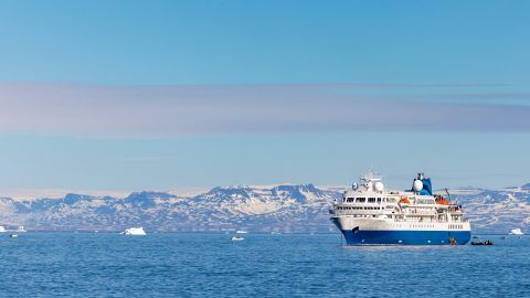 El crucero involucrado en la encalladura es el Ocean Explorer.