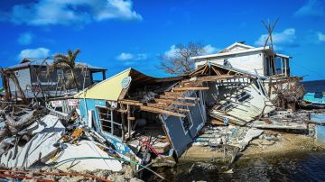Casa destruida por el paso del huracán Lee.