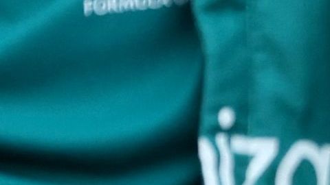 Lewis Hamilton criticó comentarios racistas de Helmut Marko sobre 'Checo' Pérez
