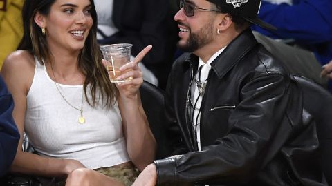 Kendall Jenner y Bad Bunny están cada vez más comprometidos con su relación.