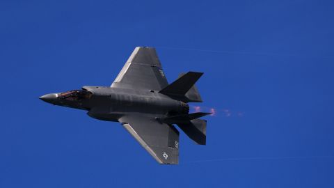 ¿Cómo el avión F-35 pudo volar 100 kilómetros antes de estrellarse en Carolina del Sur si el piloto se había eyectado?