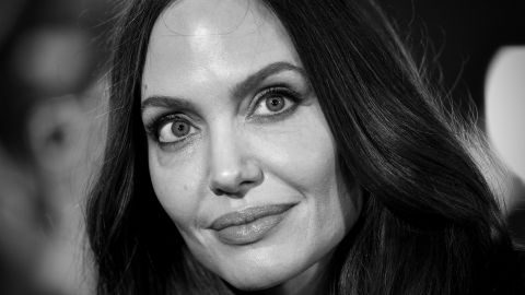 Angelina Jolie tiene seis hijos.