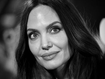 Angelina Jolie tiene seis hijos.