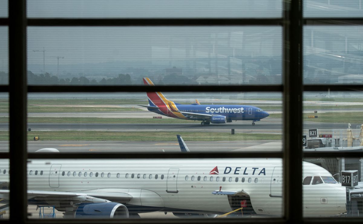 Emergency Landing Delta Airlines Flight Turned Around Due to Passenger