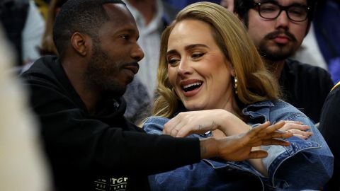 Rich Paul y Adele durante un partido de la NBA.