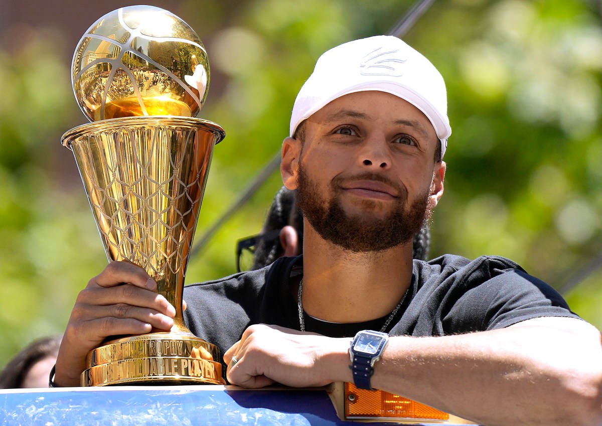 Stephen Curry admira la capacidad de LeBron James para estar