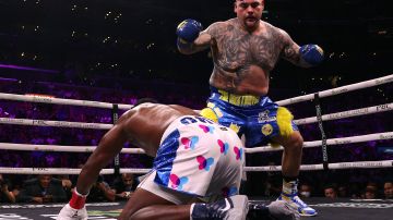 El peleador mexicoamericano desea volver a ser el campeón de los pesos pesados en el boxeo.
