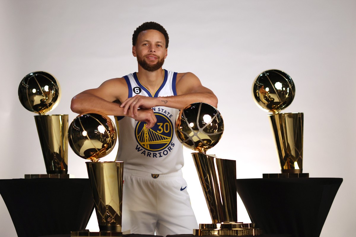 Curry fatura estreante prêmio 'Magic Johnson' de MVP das finais do Oeste da  NBA - GMC Online