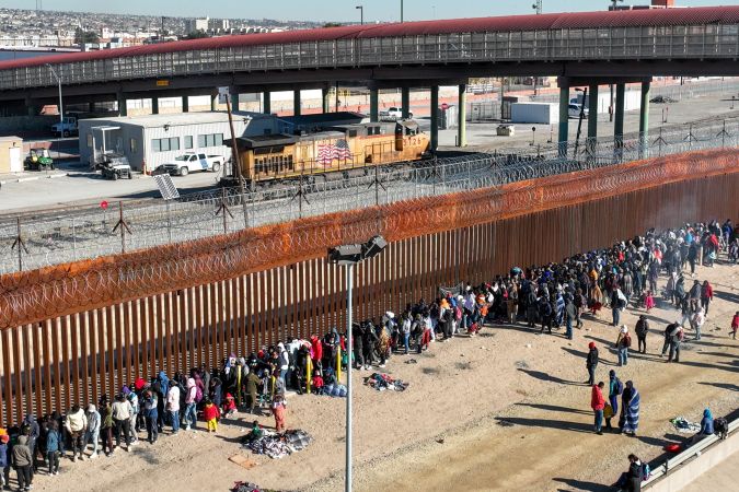 "Tendríamos una situación diferente": Donald Trump recriminó a Joe Biden por frenar la construcción del muro en frontera con México