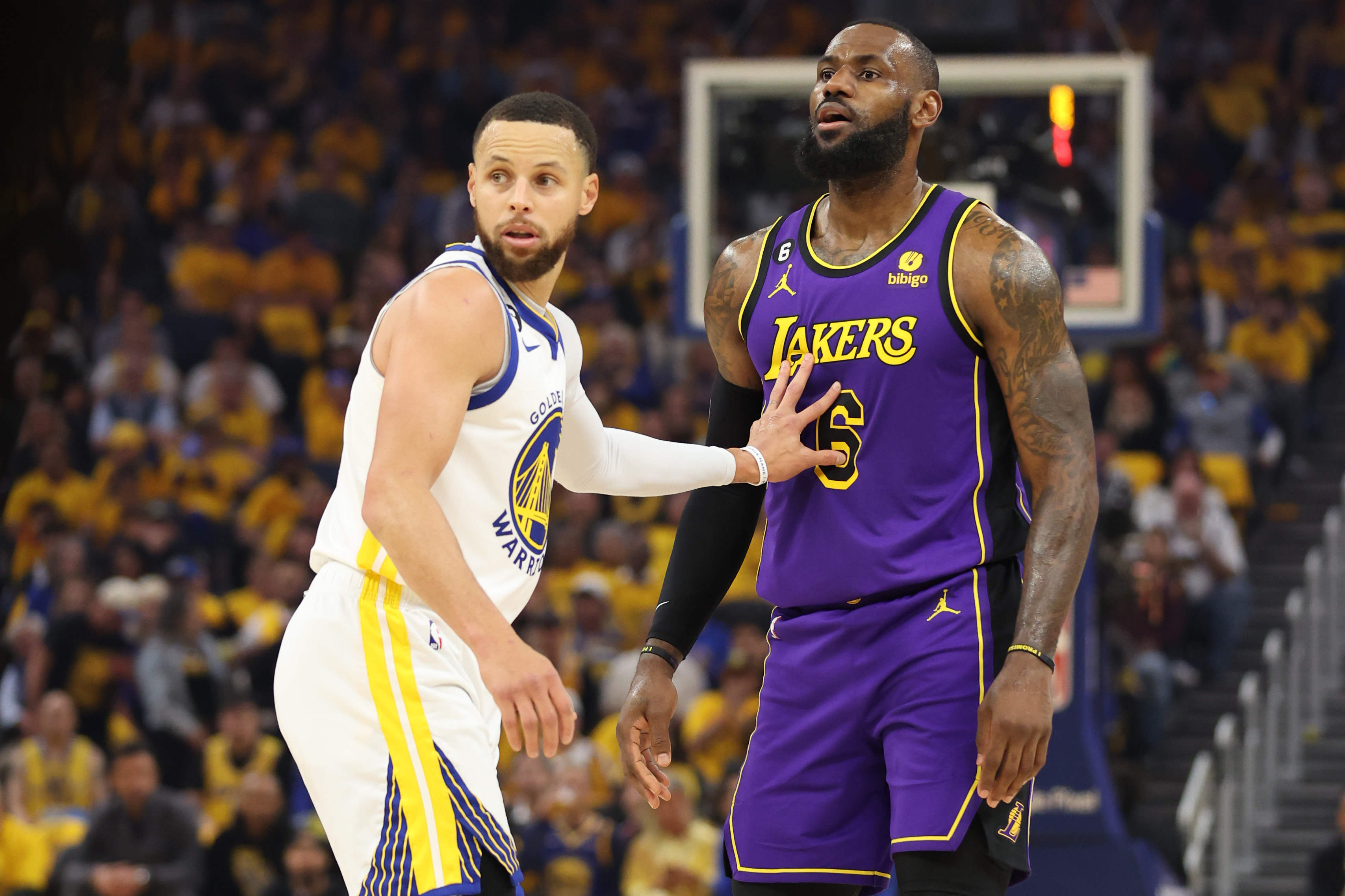 Stephen Curry admira la capacidad de LeBron James para estar