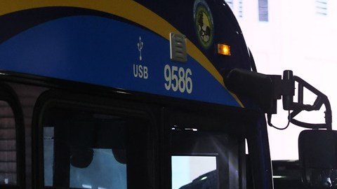 "Es un juego limpio", dijo un excandidato a contralor de Nueva York sobre el "bombardeo" a los migrantes