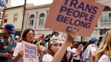 Junta Educativa de Alaska vota para prohibir la participación en deportes de equipo a chicas trans en escuelas secundarias
