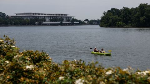 Ella Mills murió en un accidente de kayak en Washington DC.