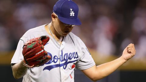 "Estoy conmocionado. Es muy desafortunado": Dave Roberts se pronunció sobre la situación del lanzador mexicano Julio Urías