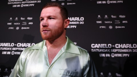 El peleador mexicano criticó el poco apoyo que recibe el boxeo en comparación con el fútbol.