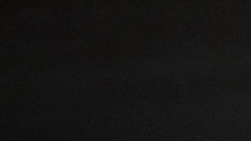 Stanton es felicitado por sus compañeros en el dugout de Yankees.