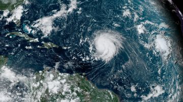 Hurricane Lee Intensified To Category 5 As It Moves Across The Atlantic Ocean