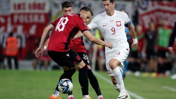 El delantero polaco afirmó que el equipo necesita cambios urgentes para poder ganar los partidos que faltan.