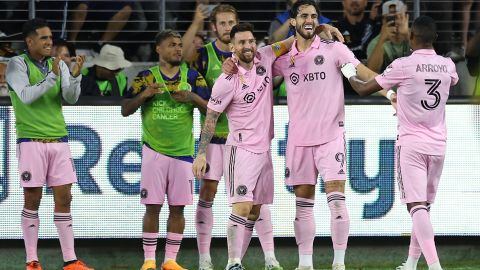 Leonardo Campana celebra con Lionel Messi en el partido entre el Inter Miami y Los Angeles Fc.