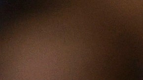 Coco Gauff mira a las gradas durante el parón de su partido por una protesta contra los combustibles fósiles.