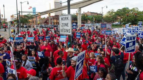 General Motors indicó que prevé reiniciar las conversaciones con UAW para llegar a un acuerdo.