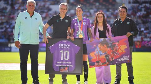 Jenni Hermoso durante el homenaje que le realizó el Pachuca.