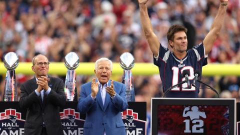 Tom Brady durante el homenaje que recibió por parte de New England Patriots.