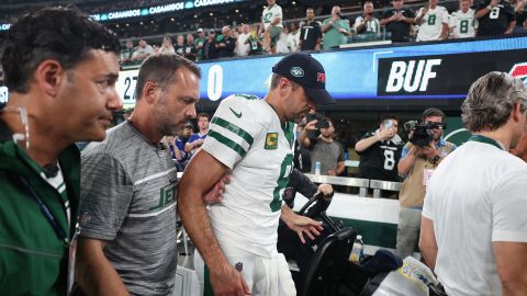 El quarterback de los Jets se someterá a una resonancia magnética para determinar la gravedad de su lesión.