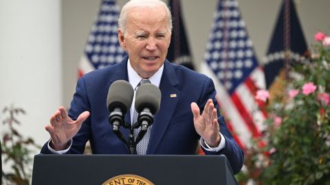 Joe Biden recibió vacuna actualizada para atacar nuevas variantes de la Covid-19 y pidió a los estadounidenses "seguir su ejemplo"