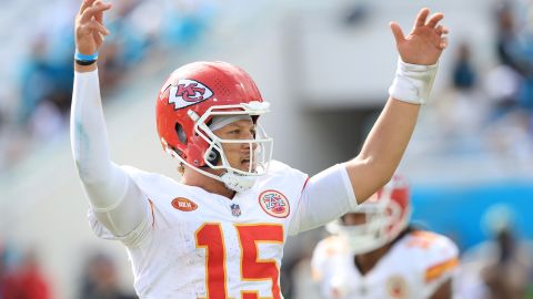 Kansas City Chiefs convierten a Patrick Mahomes en el jugador mejor pago de la NFL con histórica reestructuración de contrato