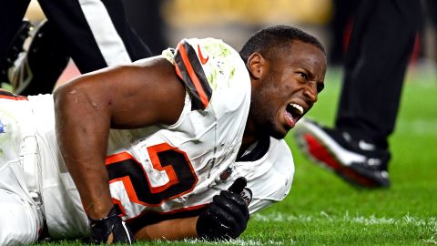 Grave lesión de rodilla del running back Nick Chubb: La escalofriante acción que no se atreven a mostrar en TV