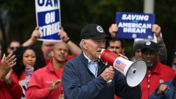 El presidente Joe Biden dijo que a los huelguistas del sector automotor deberían "irles increíblemente bien"