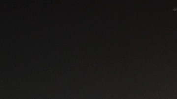 Dominik Szoboszlai celebra con los aficionados presentes en Anfield luego de marcar su golazo ante Leicester.