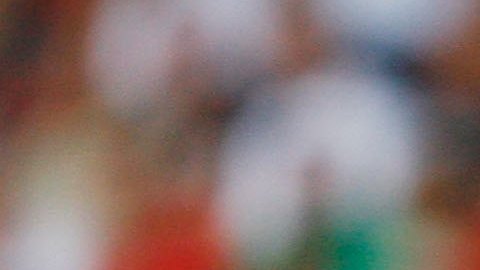 El exjugador de Ecuador promociona ahora un club nocturno en su país.
