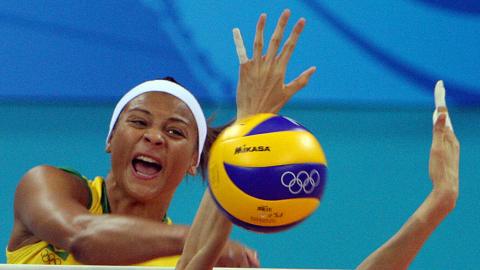 Walewska Oliveira durante un encuentro entre Brasil y Japón en los Juegos Olímpicos de Beijing 2008.