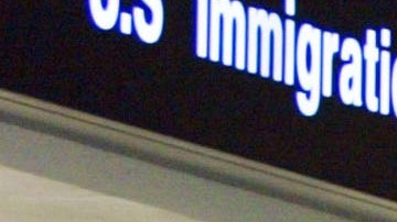 Los solicitantes pasan por una verificación rigurosa y repetida de antecedentes y una entrevista cada a cara antes de la matriculación inicial.