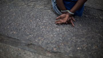 El joven de 17 años que golpeó al exjefe de policía fue arrestado el mismo día de la muerte del hombre bajo sospecha de atropello y fuga.