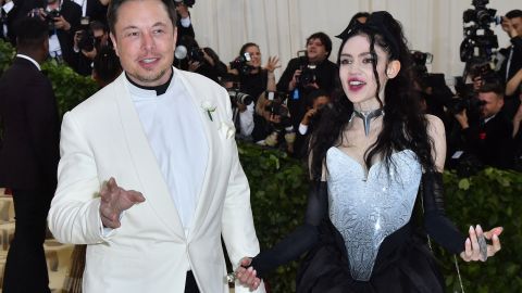 Elon Musk y Grimes.