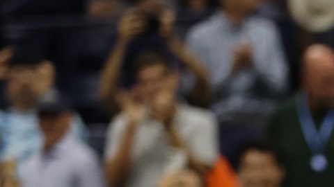 Al final del partido Daniil Medvedev felicita a Sebastián Báez.