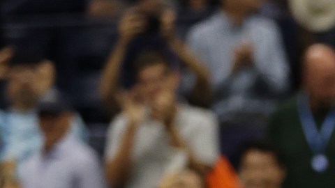 Al final del partido Daniil Medvedev felicita a Sebastián Báez.
