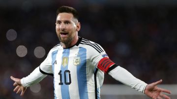 Video: Leo Messi marca gol de tiro libre, suma nuevo récord y Argentina inicia con el pie derecho su camino hacia el Mundial 2026