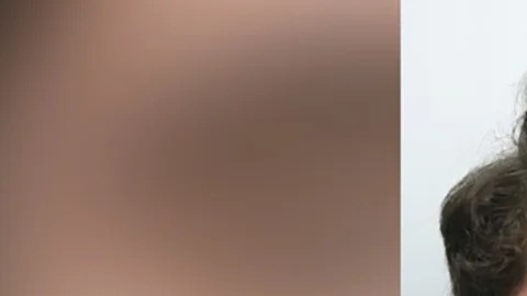 El sospechoso escapó de la cárcel atándose a la parte inferior de una camioneta de reparto mientras estaba disfrazado de chef.