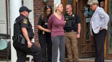 Momento del arresto de Alissa McCommon. Departamento de Policía De Covington