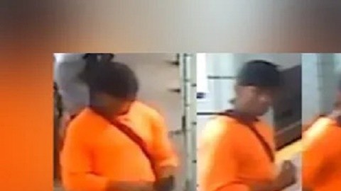 Es descrito como un hombre de tez media de 5 pies y 10 pulgadas y de complexión delgada.