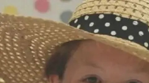 Las jóvenes fueron asesinadas luego de que un familiar las dejara en una ruta de senderismo.
